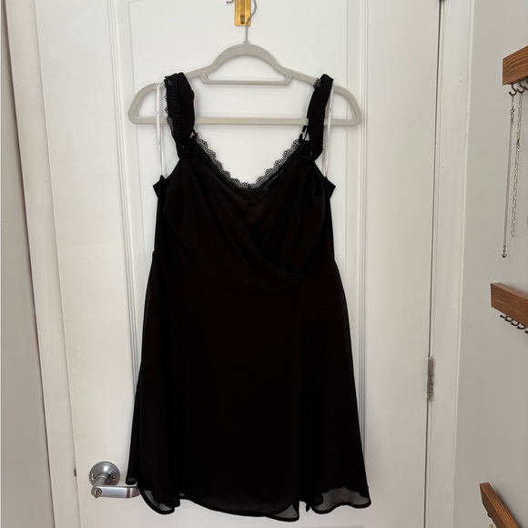 Lulus Dresses & Skirts - Elegant Black Lace Trim dress